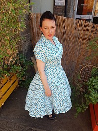 Fifties housedress with zip front and patch pockets